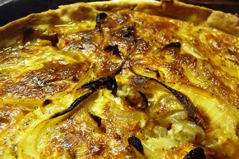 The Vegetarian Experience: Onion Tart (Tarte a L'Oignon) from The 1973 Pennywise Cookbook
