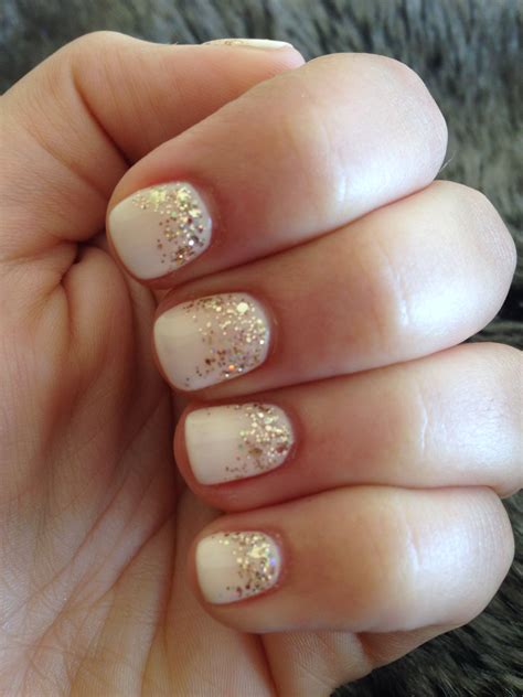 Nude gel nails with fading gold glitter top to bottom Ombre Gel Nails, Nails Rose, White Gel ...