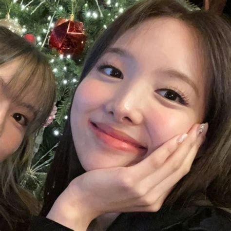 twice matching icons momo and nayeon Nayeon, Momo, Kpop Couples ...