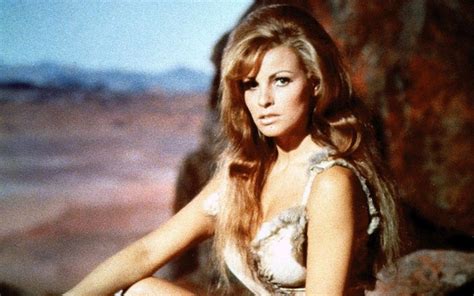 Raquel Welch, legendary screen sex symbol noted for One Million Years ...