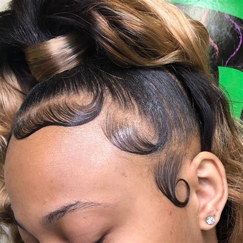 @𝐁𝐀𝐑𝐁𝐢𝐢𝐄𝐒𝐎𝐒𝐀 | Black ponytail hairstyles, Edges hair, Hair laid