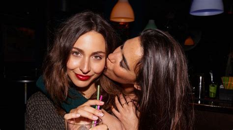 8 Women Share Tips For Asking People Out At Bars & Parties, Because Flirting Can Be Fun ...