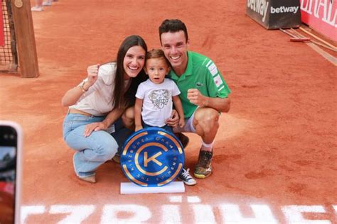 Roberto Bautista Agut family, wife, children, parents, siblings