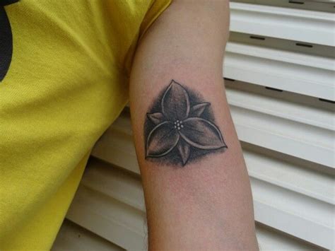 Trillium tattoo by BROLIN KOSTA Trillium, Flower Tattoo, Tattoos, Beauty, Tatuajes, Tattoo ...