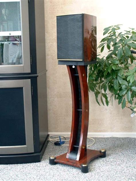 8 Great DIY Speaker Stand Ideas that Easy to Make - EnthusiastHome | Wooden speaker stands ...