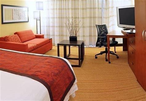 Courtyard by Marriott Clarksville - Staycation.com