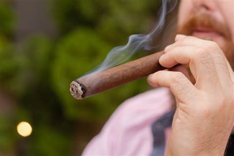 How to smoke a cigar like you know what you're doing - The Manual