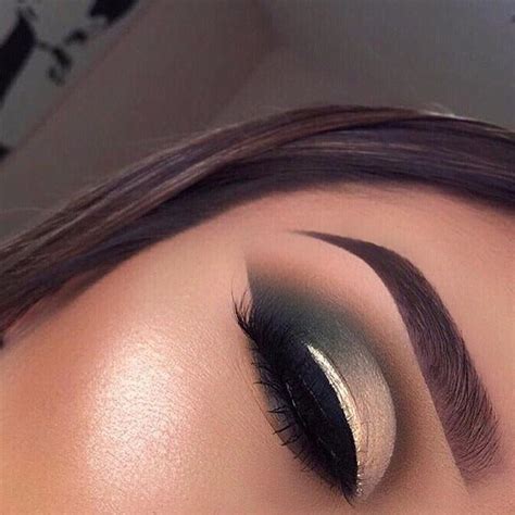 Gold liner | Matte eye makeup, Makeup, Eye makeup