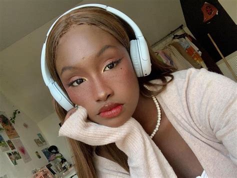 Soft black girl coquette aesthetic makeup in 2022 | Cute makeup looks, Cute makeup, Pretty black ...