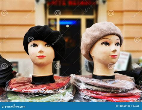 Woman Heads Dummies Wearing Fashion Caps Stock Image - Image of clothing, couple: 188559183