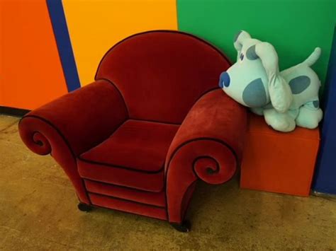 The Blue's Clues Thinking Chair And The Plush Dog Blue | Comida