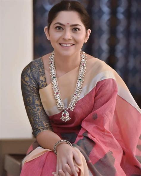 Beautiful Actress Sonalee Kulkarni #marathiactress #sonaleekulkarni Indian Saree Blouses Designs ...