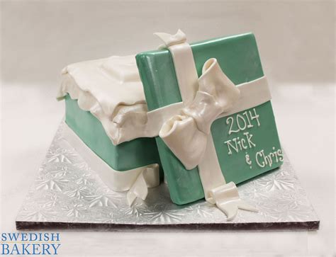 Ring Box with Fondant Bow | Fondant bow, Fondant, Sculpted cakes