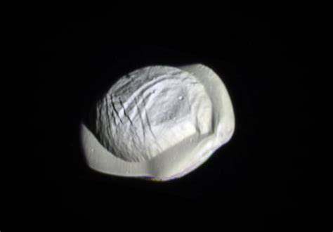 La asombrosa Pan, la luna de Saturno | Astronáutica | Eureka