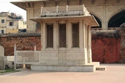 Mirza Ghalib's Tomb travel guide, Places to see - Trodly