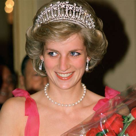 Inside details on Princess Diana's wedding dress and how it was kept ...