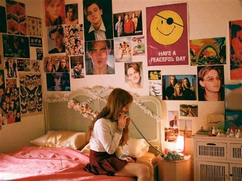 90's looks | Retro bedrooms, Retro room, Aesthetic bedroom