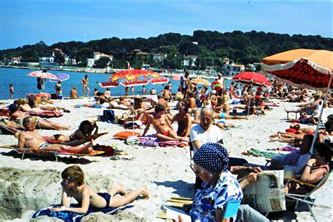 File:Cannes beach 1980 2.jpg