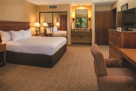 DoubleTree by Hilton Seattle Airport Reviews, Deals & Photos 2024 - Expedia