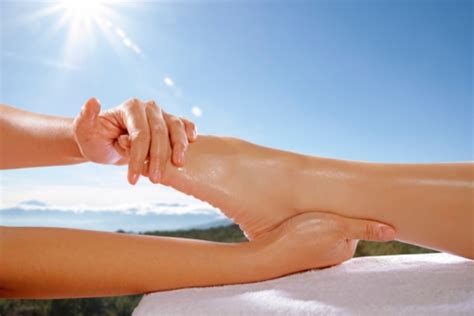 10 Health Benefits of Foot Reflexology