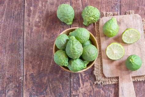 fresh bergamot and bergamot slice in wooden bowl 5345794 Stock Photo at ...