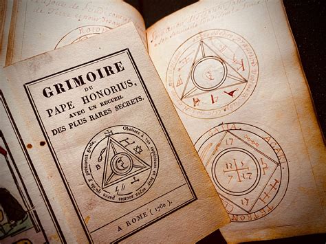 Grimoire du pape Honorius avec un recueil des plus rares secrets - Grimoire Magic