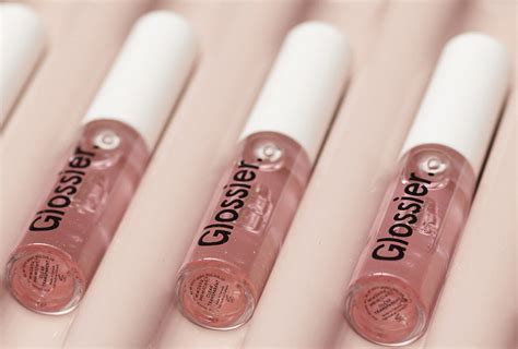 Glossier High-Shine Plumping Clear Lip Gloss Review