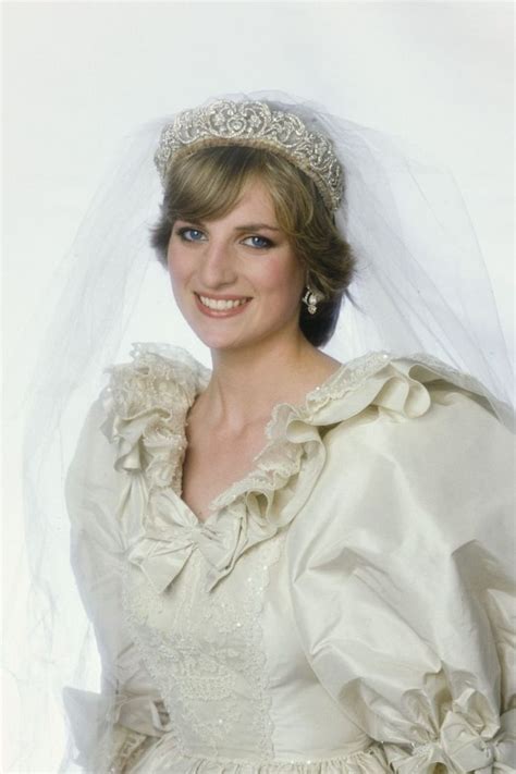 1981 – David and Elizabeth Emanuel, Princess Diana’s Wedding Dress | Fashion History Timeline ...