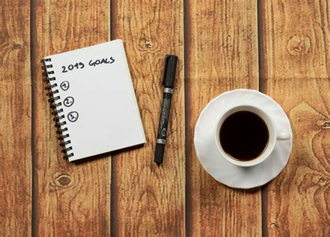 Notebook with 2021 goals on black desk - Creative Commons Bilder