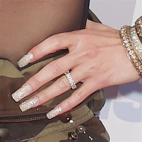 Gwen Stefani Silver Glitter Nails | Steal Her Style