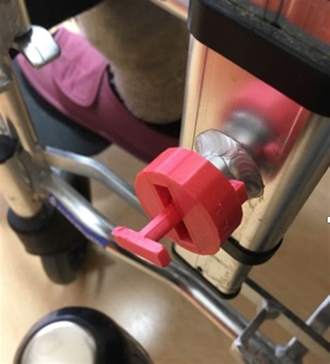 つまみエイド - Pinch holder (wheelchair arm support) | ファブラボ品川 - FabLab Shinagawa