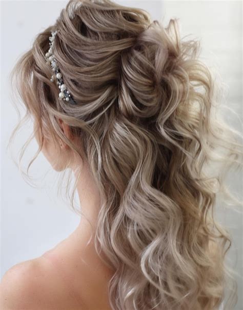 22 Half up Wedding hairstyles that will stand the test of time. ~ KISS THE BRIDE MAGAZINE