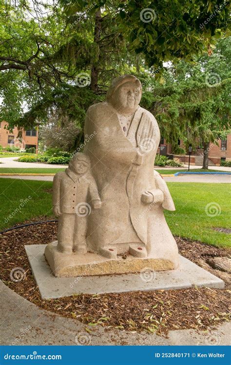 Grandmother Water Woman Sculpture at the University of Minnesota Morris Editorial Photo - Image ...