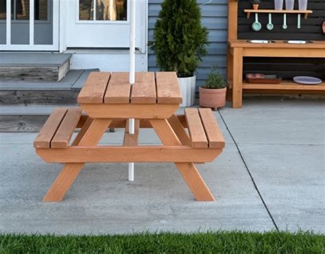 Kids Picnic Table – Free Woodworking Plan.com
