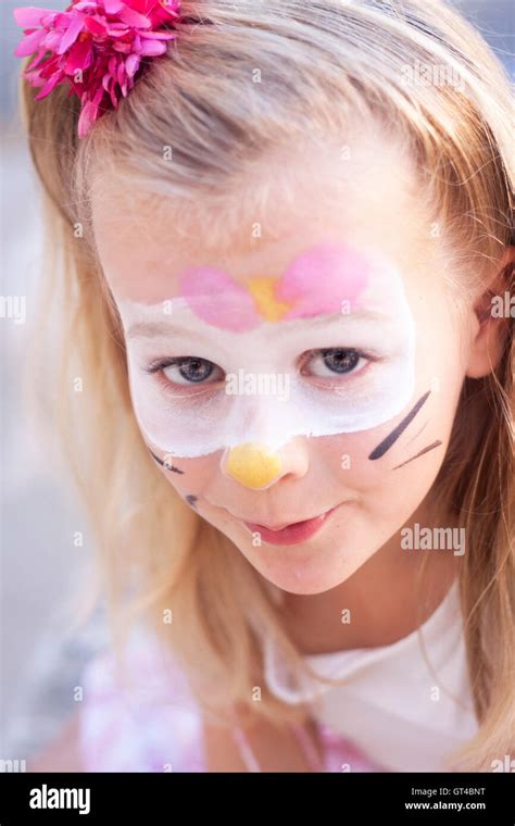 Child with cat face paint Stock Photo - Alamy