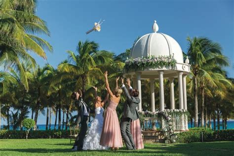 RIU Hotels & Resorts gives you a free wedding in Punta Cana