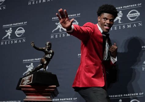 Heisman Pose: Who Struck the First Heisman Pose? Who Made it Famous? | Fanbuzz