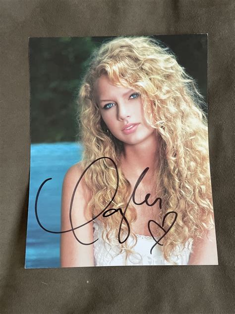 Taylor Swifts Real Signature