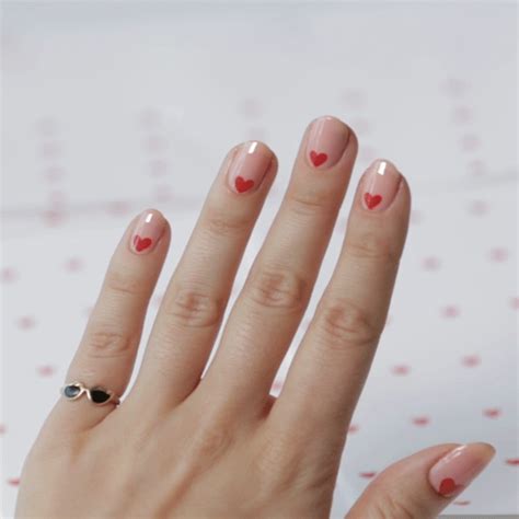 Learn how to create a sweet Valentines Day nail look Nail Art Ombre ...