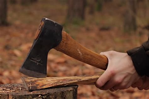 These Bushcraft Axe Skills Will Make Splitting Wood Easier