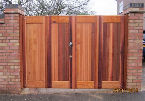 Bi folding Gates - Flat top - Redwood And Siberian Larch Wooden Gates ...