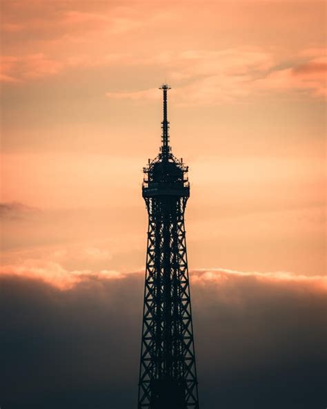 Premium Photo | Eiffel tower sunset