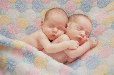 25 Most Beautiful & Cute Twins Baby Pictures