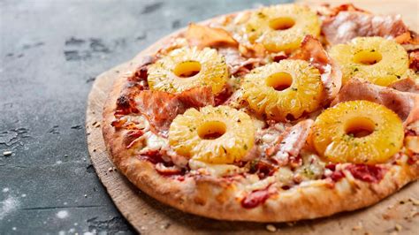 How to Make Pineapple Pizza Even Better | Lifehacker