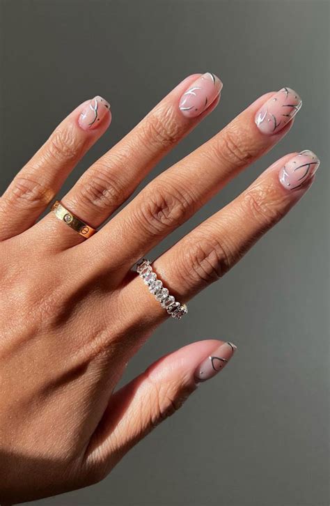 35 Nail Trends 2023 To Have on Your List : Minimalist Chrome Short Nails