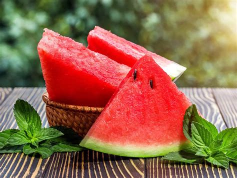 Easy tips to buy the sweetest watermelon this summer