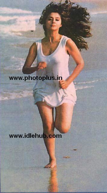 Urmila Matondkar beach run in Rangeela! | 100% Unseen Actress Models Tv ...