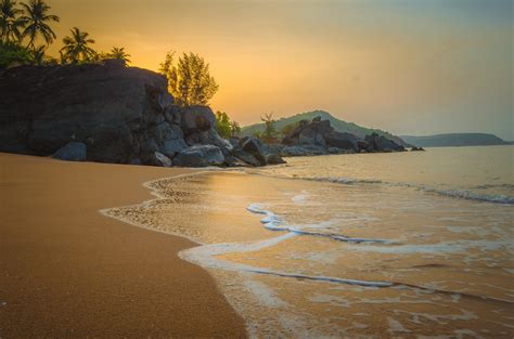 Expose Nature: Dawn at a secluded beach in Gokarna, India [OC] [4298x3264]