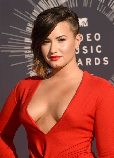Demi Lovato At 2014 MTV Video Music Awards - Celebzz - Celebzz