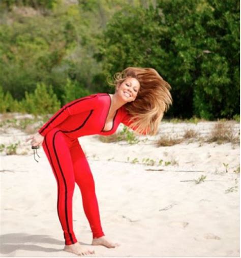 Mariah Carey runs and flips her hair on the beach in new Instagram ...